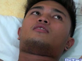 Asian twink patient gets his ass on the line for a steamy enema scene. The doctor, a gay amateur, expertly introduces toys and objects, culminating in a bareback anal play finale.